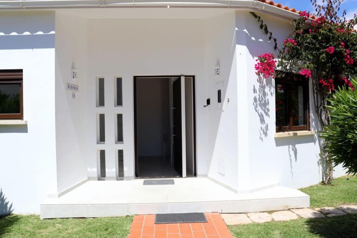 Villa Hibiscus, Great Location In Vilamoura, Lush Green Lawns And Garden Quarteira Exteriör bild